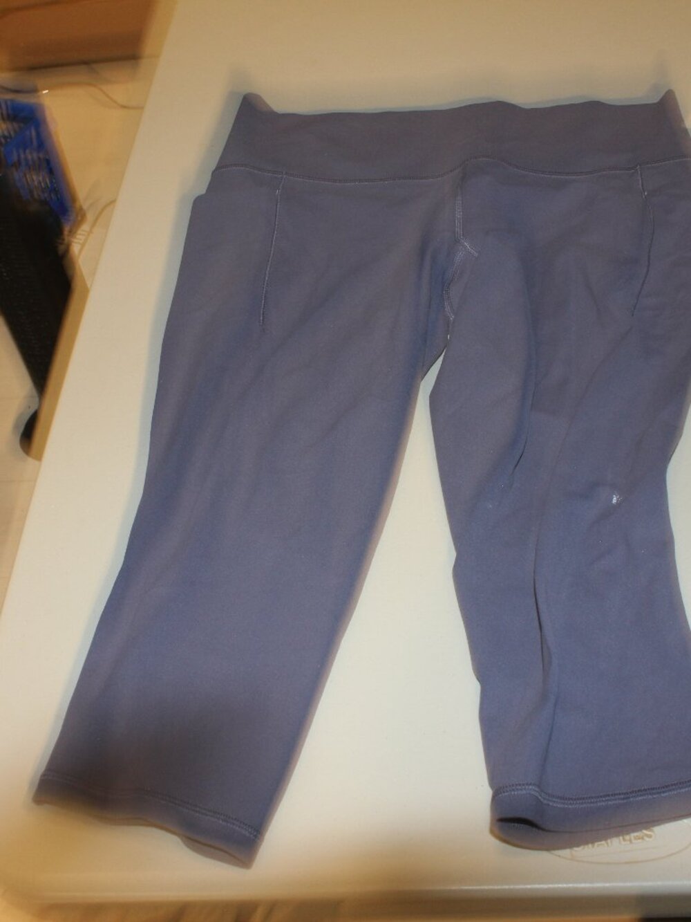 Plum Athleta Salutaion Stash Pocket II Capris Size XL New